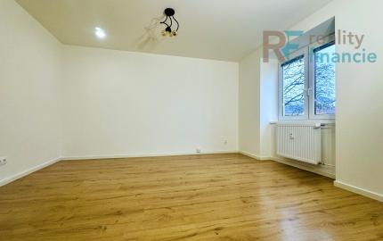 Garsonka Šaca, komplet rekonštrukcia