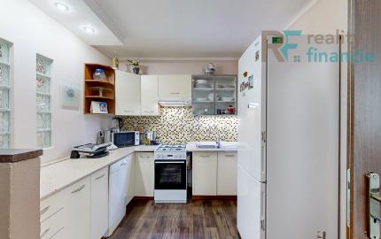 REZERVOVAÝ 3,5 i byt Poludníková