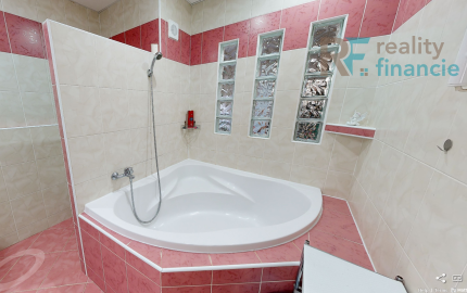 REZERVOVAÝ 3,5 i byt Poludníková