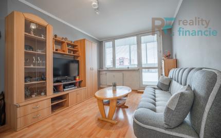 PREDAJ 1,5 izbový: pražský typ bytu s logiou