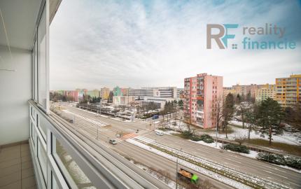 PREDAJ 1,5 izbový: pražský typ bytu s logiou