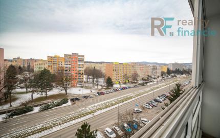 PREDAJ 1,5 izbový: pražský typ bytu s logiou