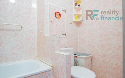 PREDAJ 1,5 izbový: pražský typ bytu s logiou