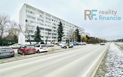 PREDAJ 1,5 izbový: pražský typ bytu s logiou