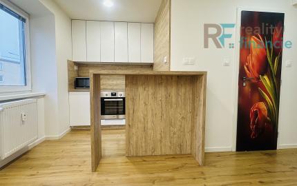 Garsonka Šaca, komplet rekonštrukcia