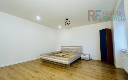 Garsonka Šaca, komplet rekonštrukcia