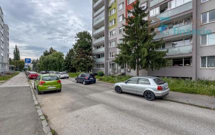 REZERVOVAÝ 3,5 i byt Poludníková