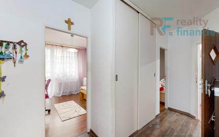 REZERVOVAÝ 3,5 i byt Poludníková