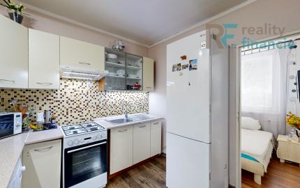 REZERVOVAÝ 3,5 i byt Poludníková