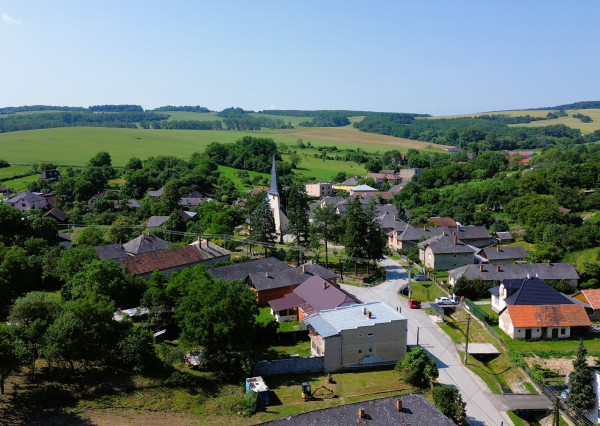 Dom - pozemok v obci Rešica