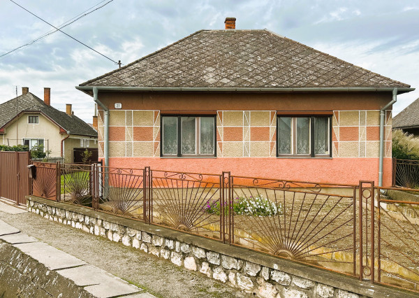 PREDANÝ rodinný dom Komárovce
