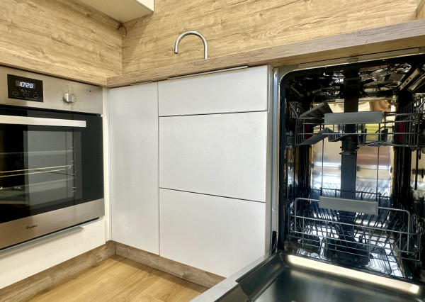 Garsonka Šaca, komplet rekonštrukcia