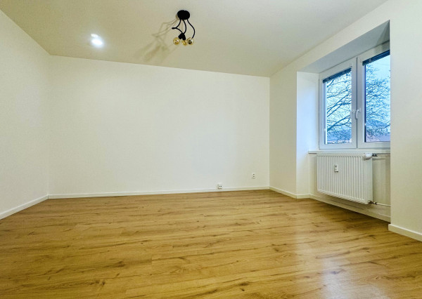 Garsonka Šaca, komplet rekonštrukcia