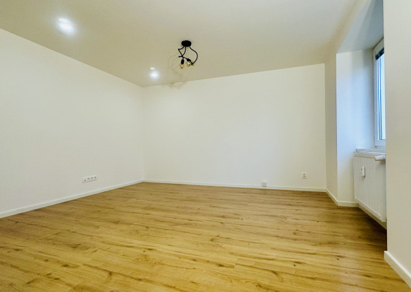 Garsonka Šaca, komplet rekonštrukcia