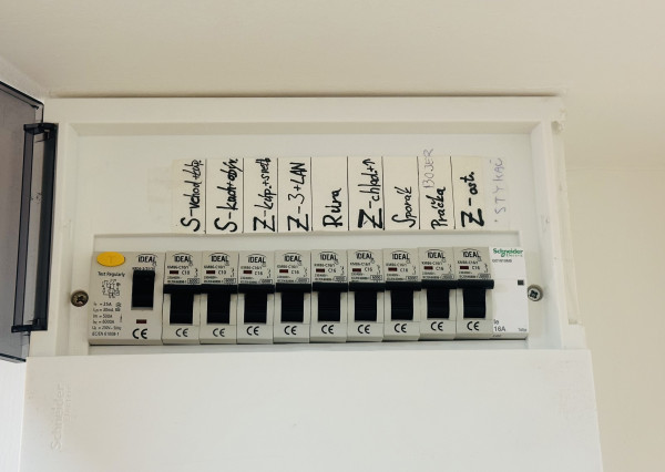 Garsonka Šaca, komplet rekonštrukcia