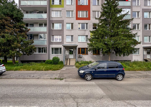 REZERVOVAÝ 3,5 i byt Poludníková