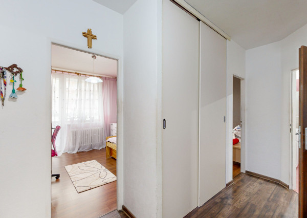 REZERVOVAÝ 3,5 i byt Poludníková