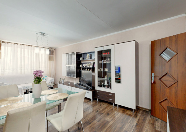 REZERVOVAÝ 3,5 i byt Poludníková