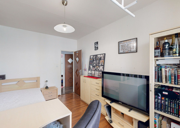 REZERVOVAÝ 3,5 i byt Poludníková