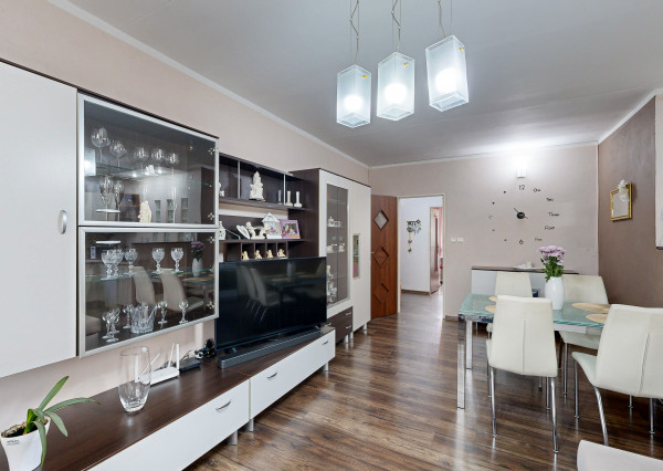 REZERVOVAÝ 3,5 i byt Poludníková