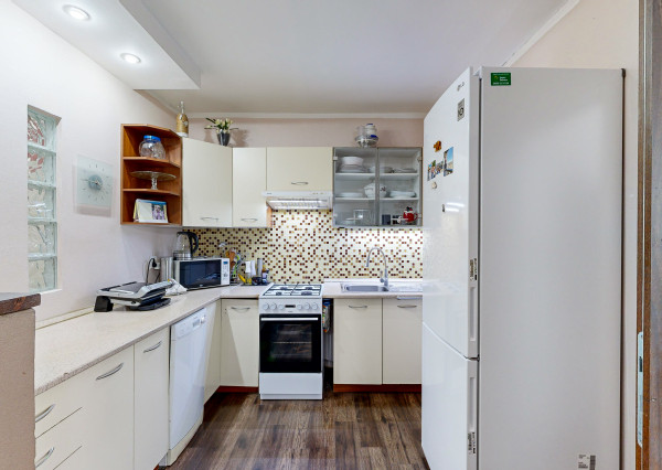 REZERVOVAÝ 3,5 i byt Poludníková