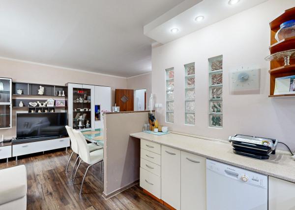 REZERVOVAÝ 3,5 i byt Poludníková