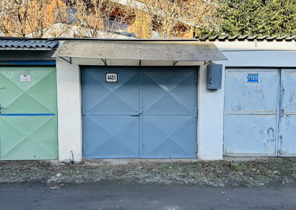 Garáž s montážnou jamou - Vodárenská ul.