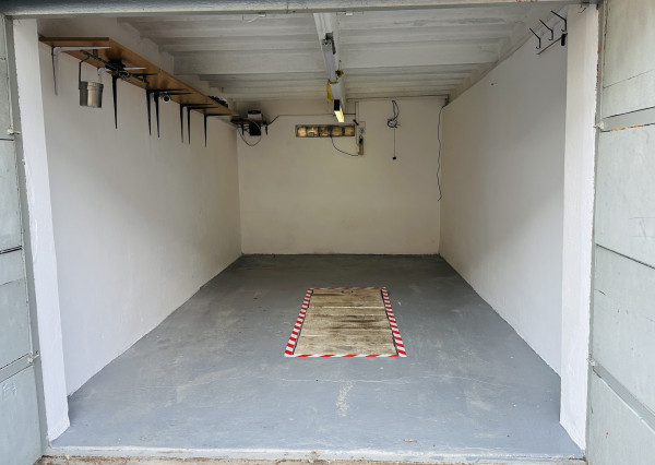 Garáž s montážnou jamou - Vodárenská ul.