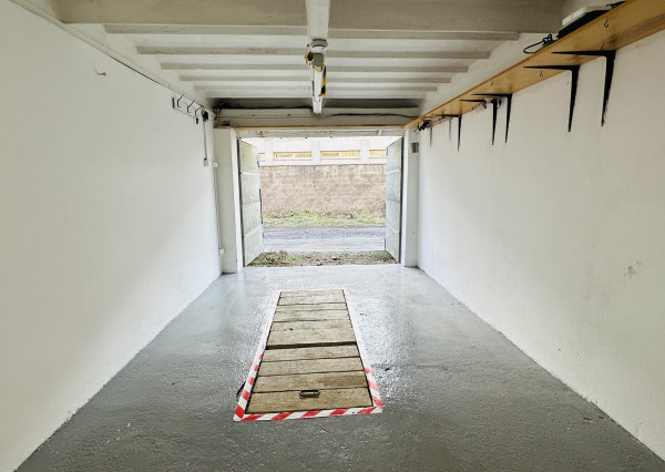 Garáž s montážnou jamou - Vodárenská ul.