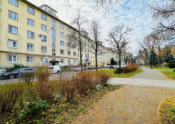 PRENAJATÝ:  1 i byt - Obrancov mieru Košice  VIDEO
