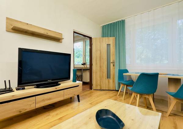 PRENÁJOM - zariadený 3-izbový byt, Baltická, + klíma