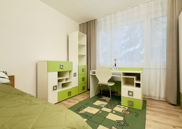 PRENÁJOM - zariadený 3-izbový byt, Baltická, + klíma