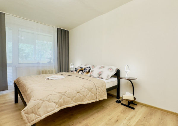 PRENÁJOM - zariadený 3-izbový byt, Baltická, + klíma