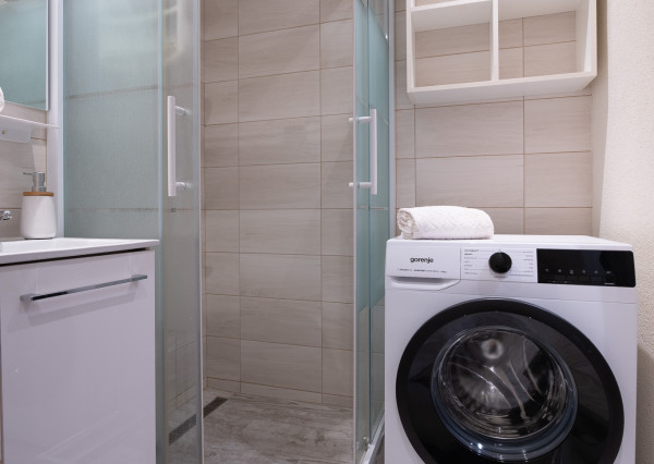 PRENÁJOM  1 i byt -  Nad Jazerom