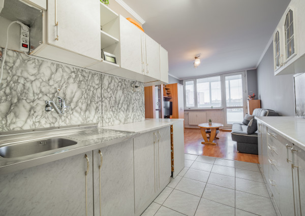 PREDAJ 1,5 izbový: pražský typ bytu s logiou