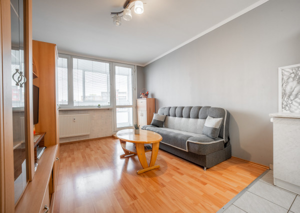 PREDAJ 1,5 izbový: pražský typ bytu s logiou