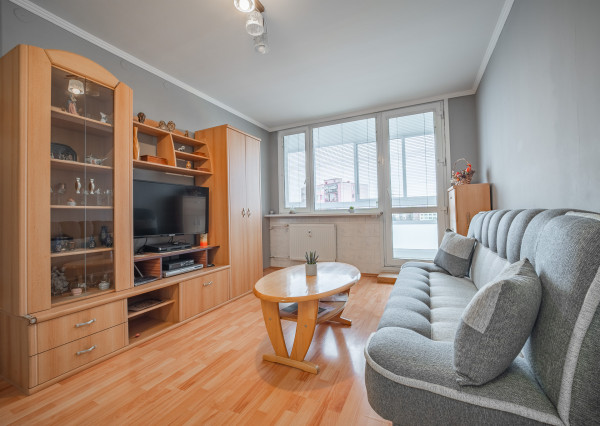 PREDAJ 1,5 izbový: pražský typ bytu s logiou