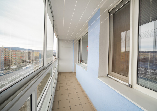 PREDAJ 1,5 izbový: pražský typ bytu s logiou