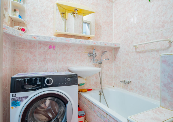 PREDAJ 1,5 izbový: pražský typ bytu s logiou