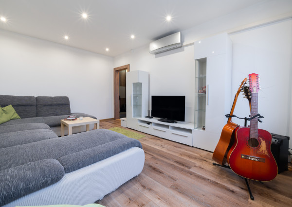 Prenájom 2 izbový byt Železníky - 2 x klimatizácia