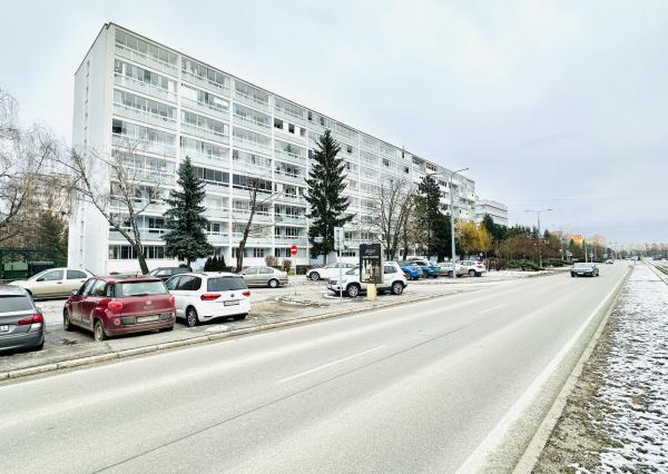 PREDAJ 1,5 izbový: pražský typ bytu s logiou