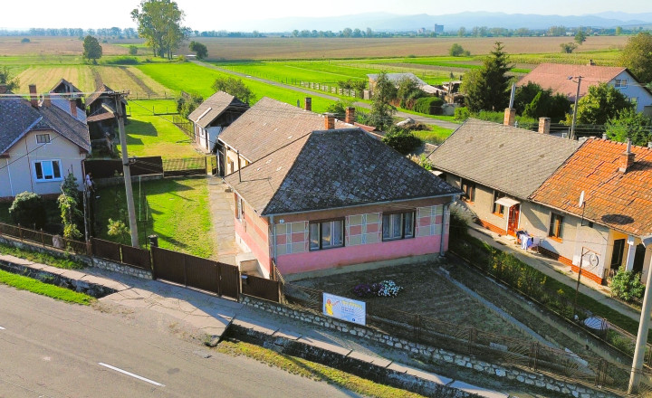 PREDANÝ rodinný dom Komárovce - fotografia 1