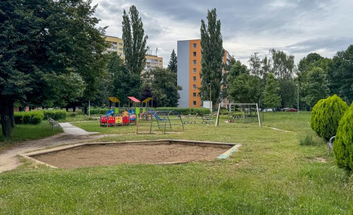 REZERVOVAÝ 3,5 i byt Poludníková - fotografia 14
