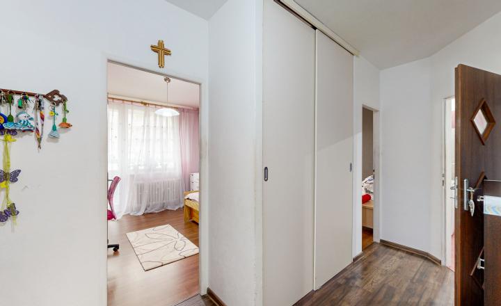 REZERVOVAÝ 3,5 i byt Poludníková - fotografia 15