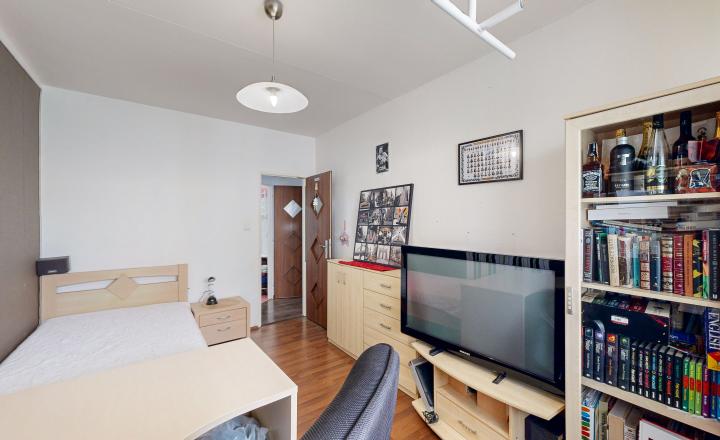 REZERVOVAÝ 3,5 i byt Poludníková - fotografia 19