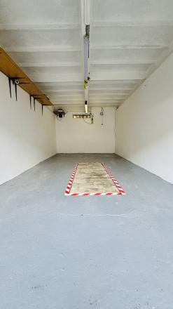 Garáž s montážnou jamou - Vodárenská ul. - fotografia 8