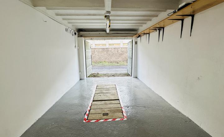 Garáž s montážnou jamou - Vodárenská ul. - fotografia 9