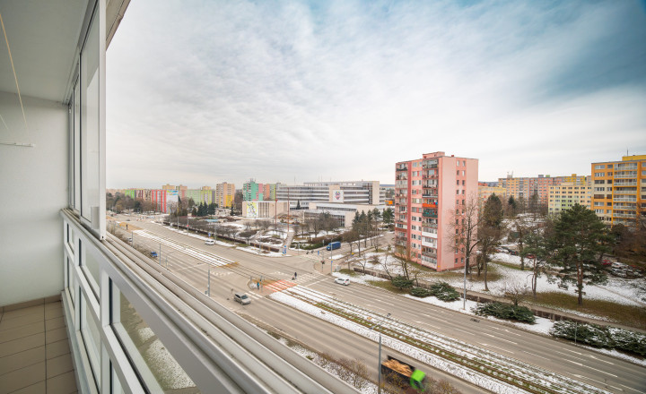 PREDAJ 1,5 izbový: pražský typ bytu s logiou - fotografia 9