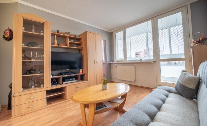 REZERVOVANÝ 1,5 izbový byt s loggiou na Terase | 46 m² | Pražský typ - fotografia 1