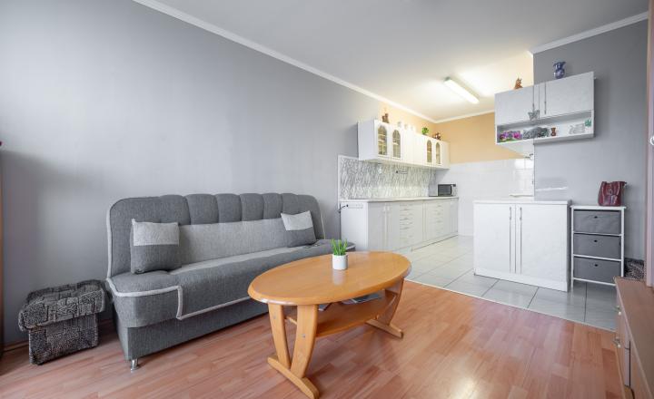REZERVOVANÝ 1,5 izbový byt s loggiou na Terase | 46 m² | Pražský typ - fotografia 4
